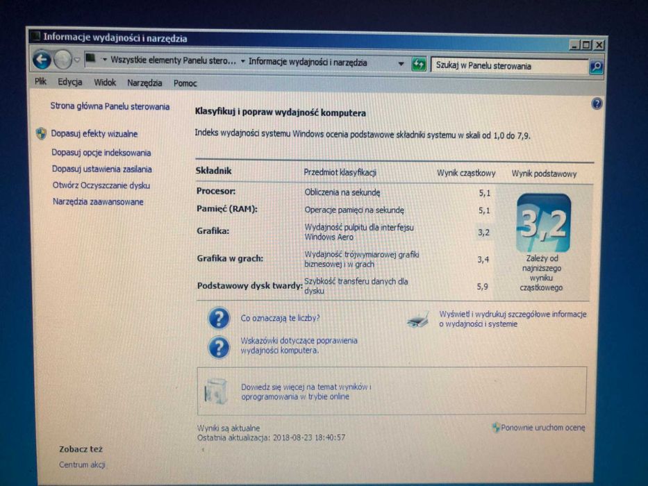 Zestaw komputer, klawiatura, monitor.
