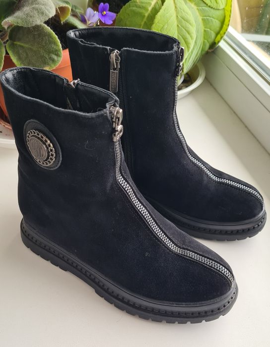 Продам зимові жіночі получоботи,р.35