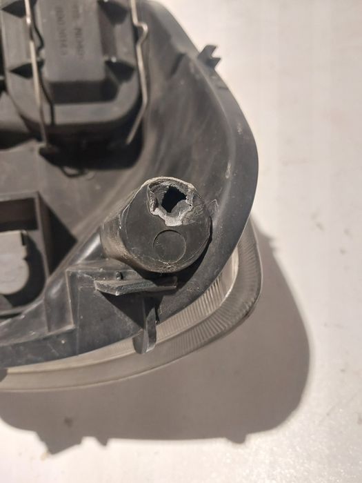 Renault clio III 3 lewa lampa przednia przód reflektor lewy soczewka