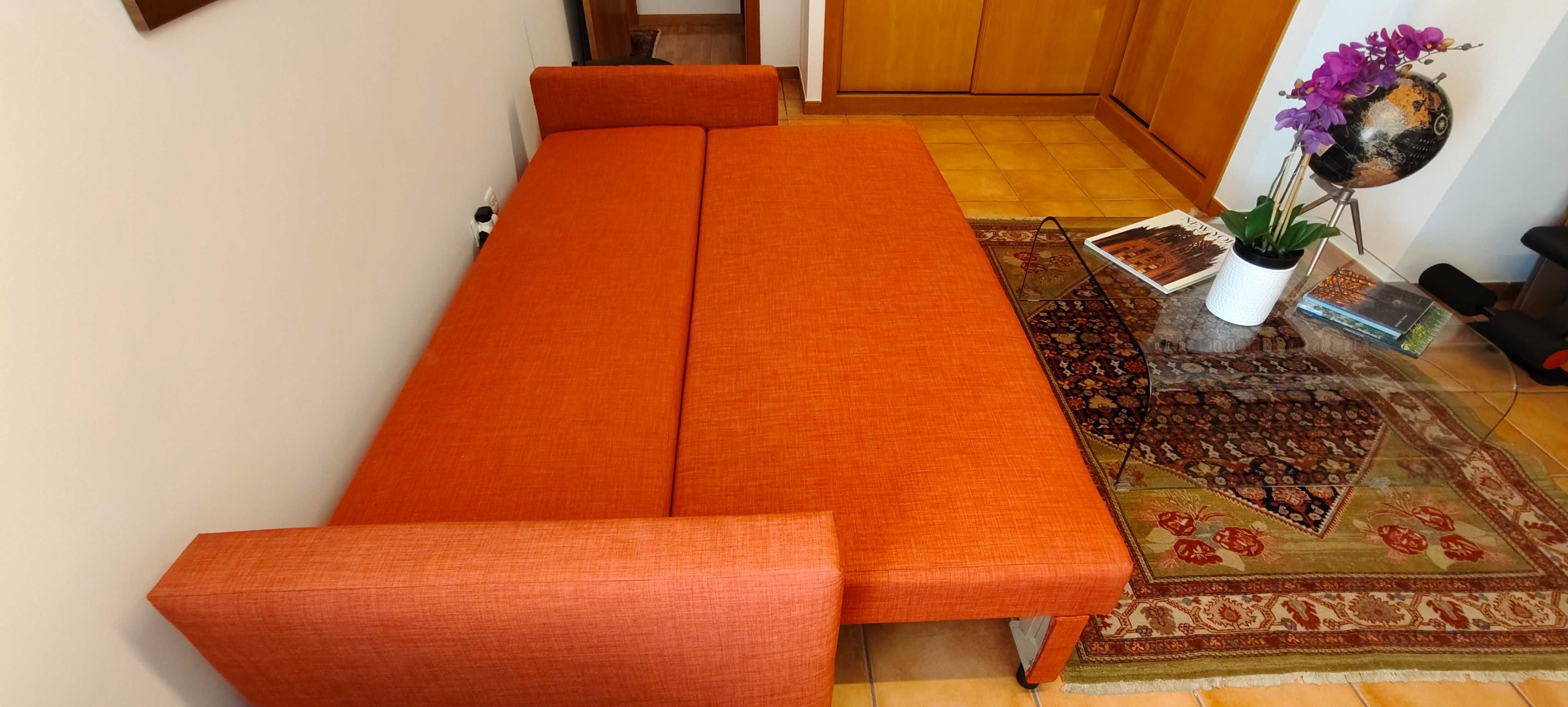 Sofa cama IKEA tres assentos como novo