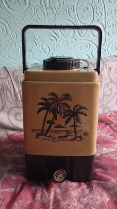 Продам термос 10 литров