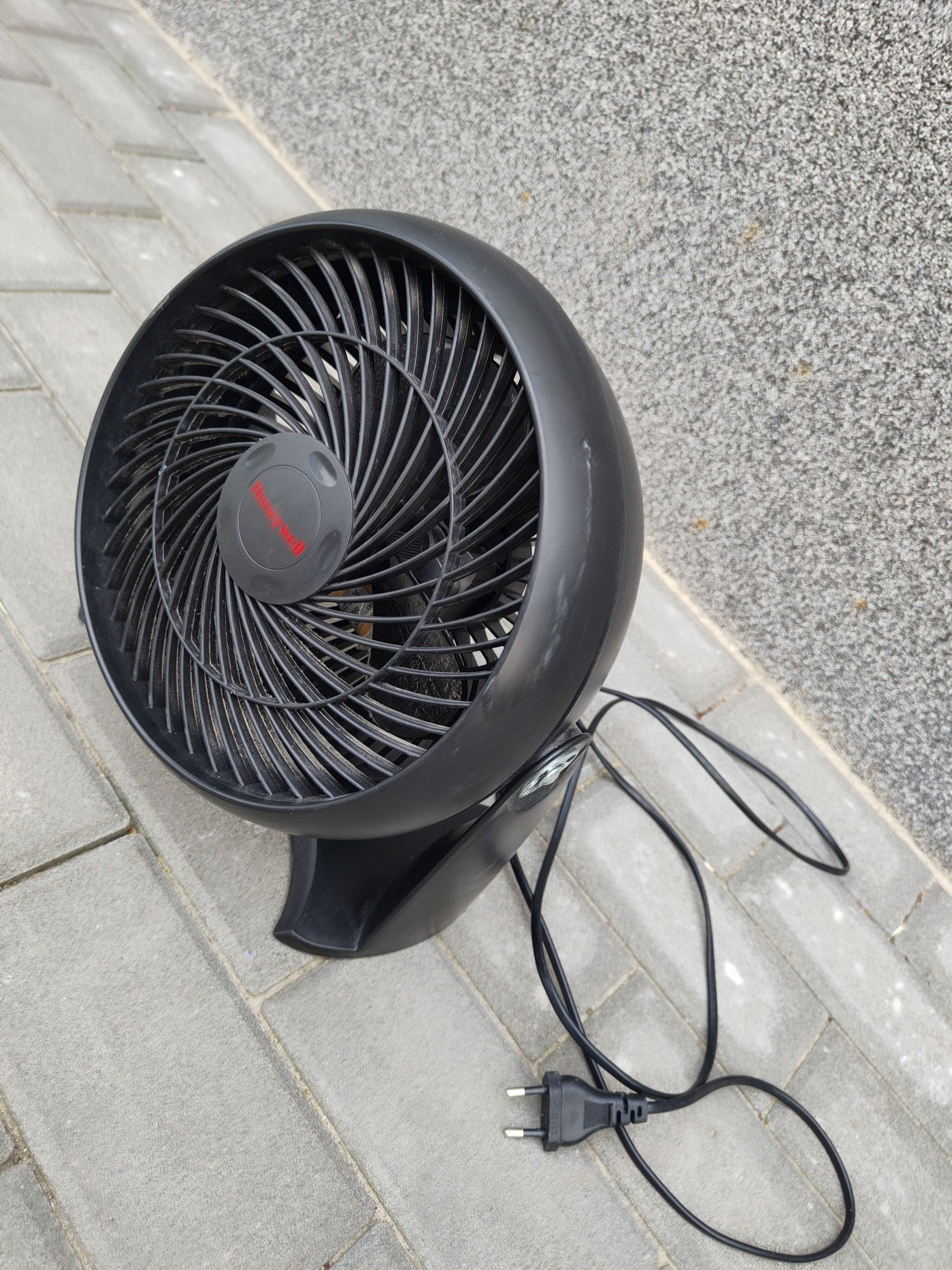 Wentylator podłogowy Honeywell mocny biurkowy obrotowy