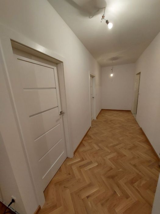 Podłoga drewniana Dąb parkiet jodełka  Deska lita parkietowa Wisniowsk