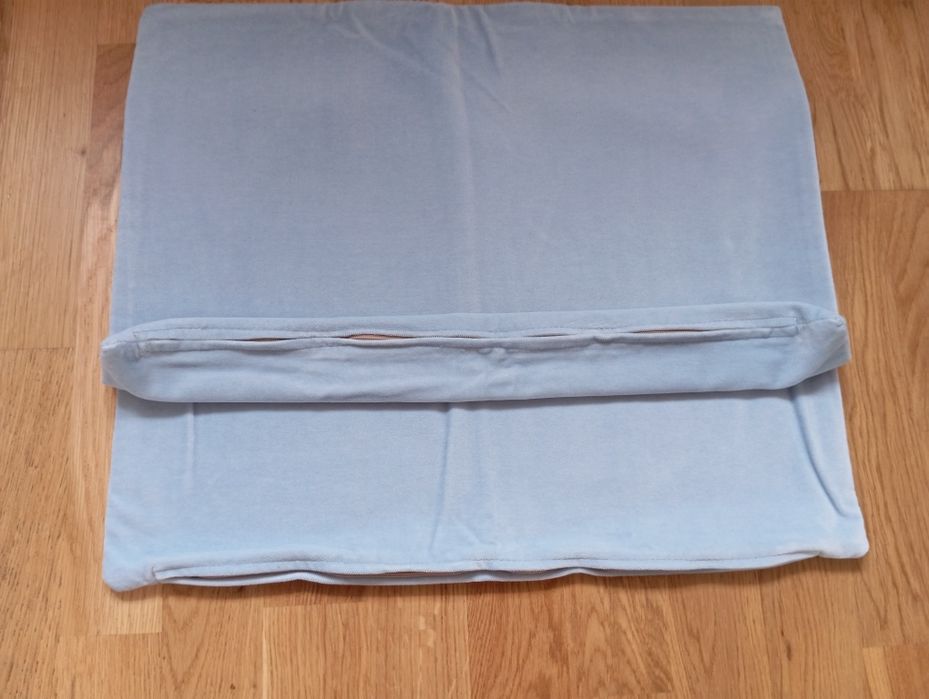 Poszewki na poduszki z pluszu 53/37cm.