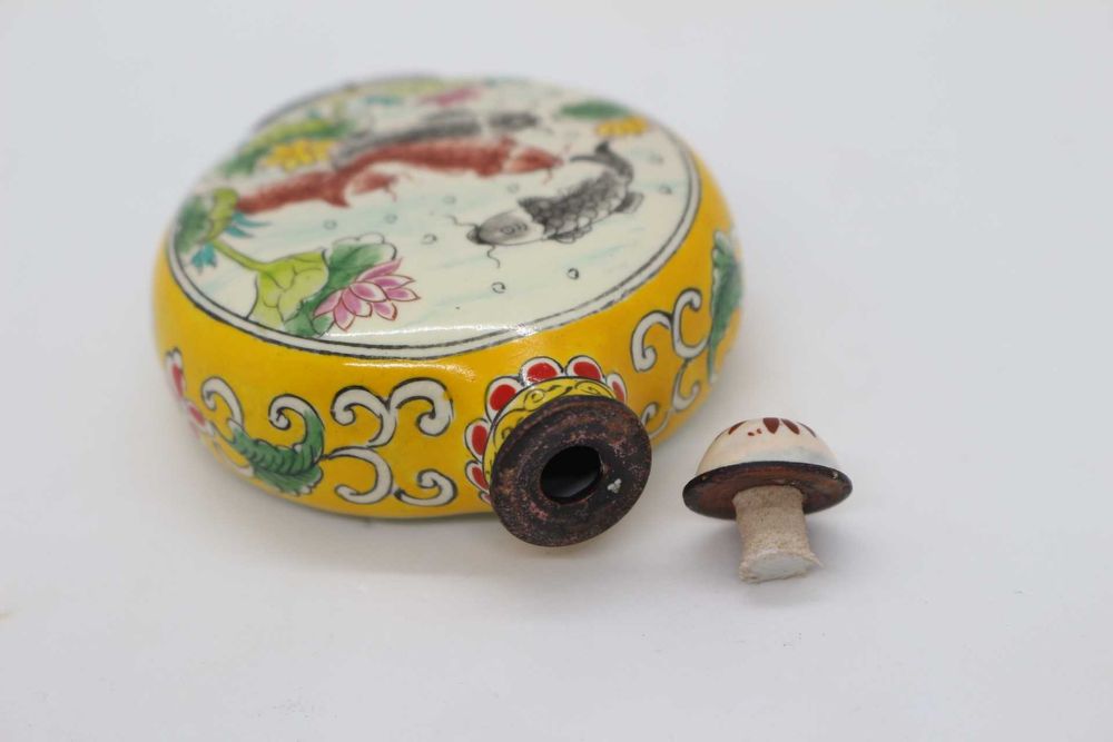 Antiga Snuff Bottle Esmaltada Pintada a Mão Carpas
