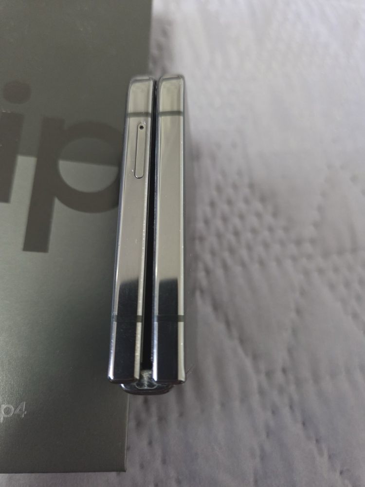 Samsung Galaxy Flip4 8/256