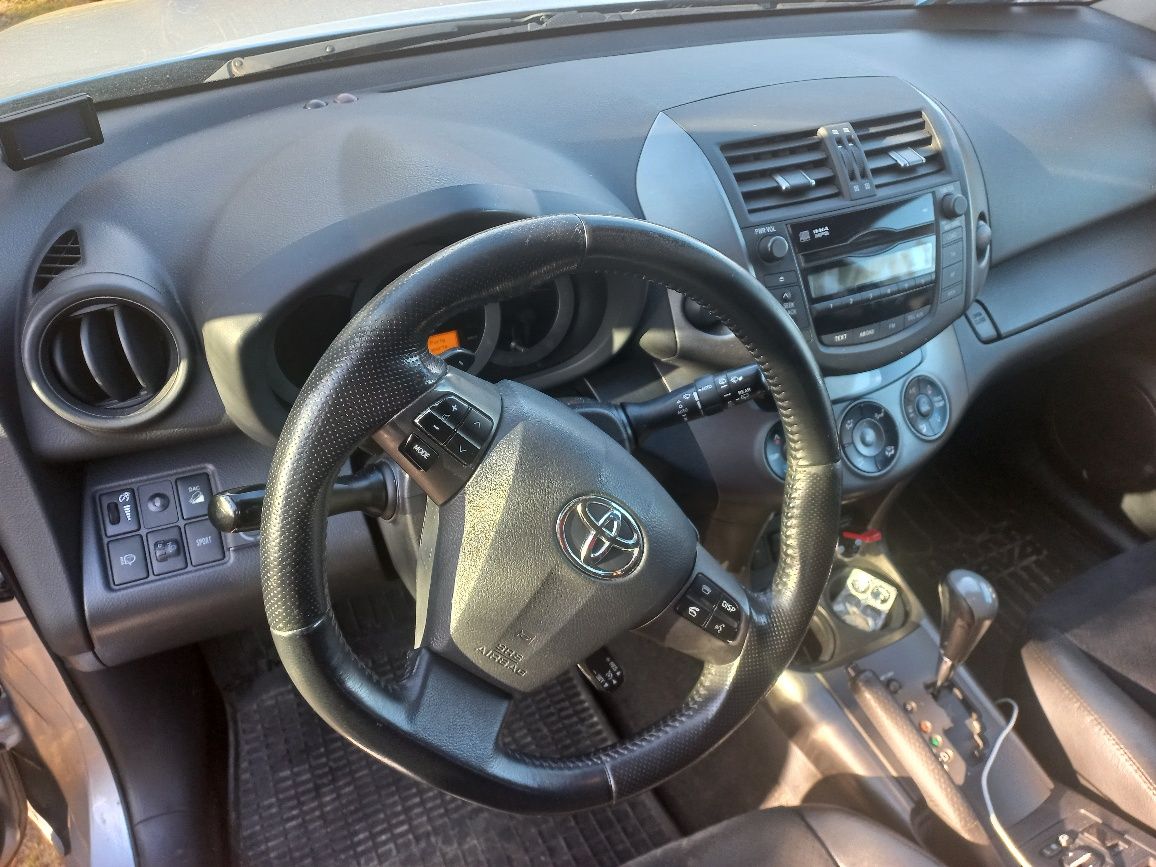 Ładna Toyota rav4