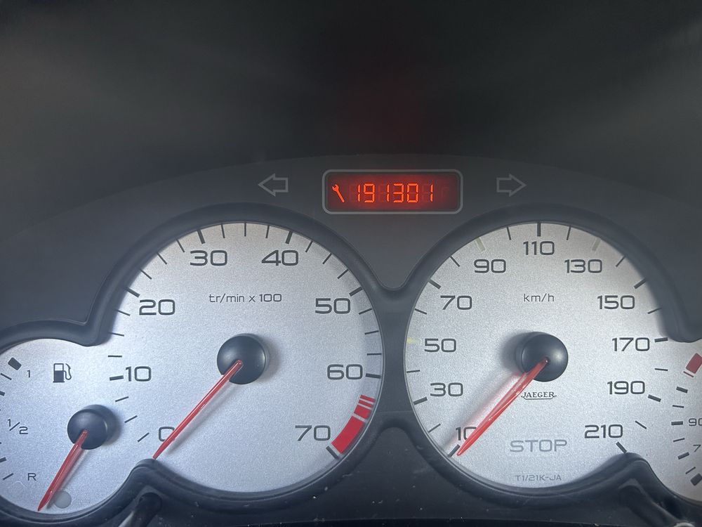 Peugeot 206 1.1 Gasolina – 2002 – Preto