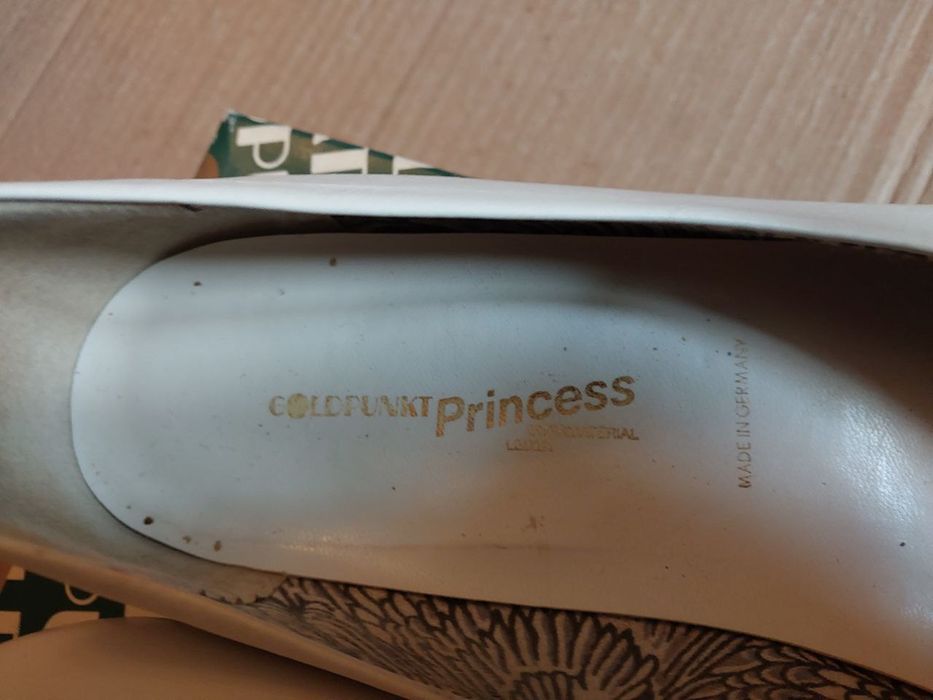 Туфлі білого кольору Golden Princess (вінтаж)