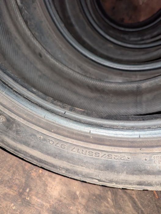 Продам зимові шини(резина)225/55/17 Dunlop