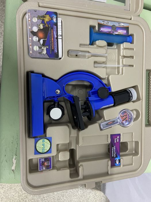 Делюкс мікроскоп в кейсі (збільшення від 200 до 1200 разів) ES8013