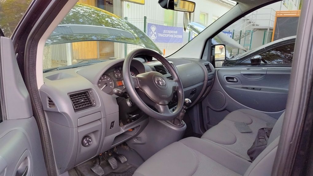 Toyota Proace 9 місць. Не Peugeot Expert. Не Citroen Jumpy.