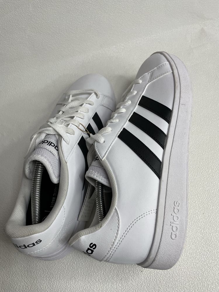 Кросівки фірмові Adidas Розмір 44