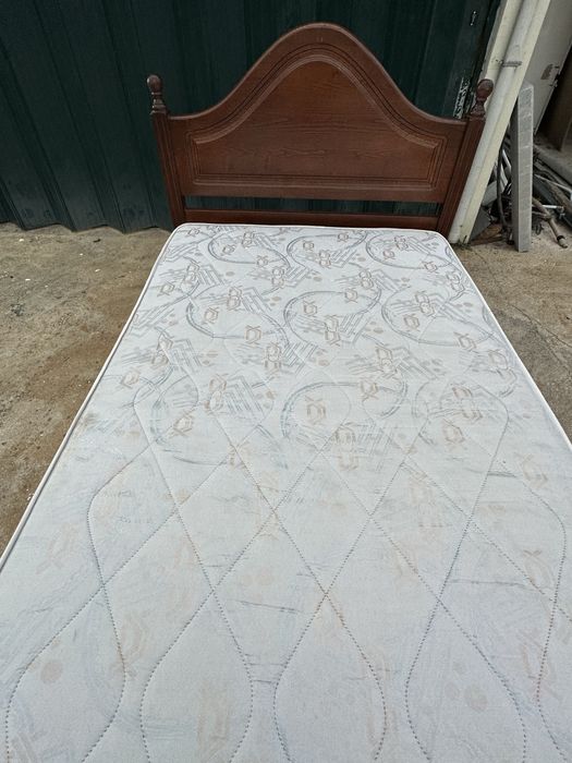 Cama solteiro + colchão incluido