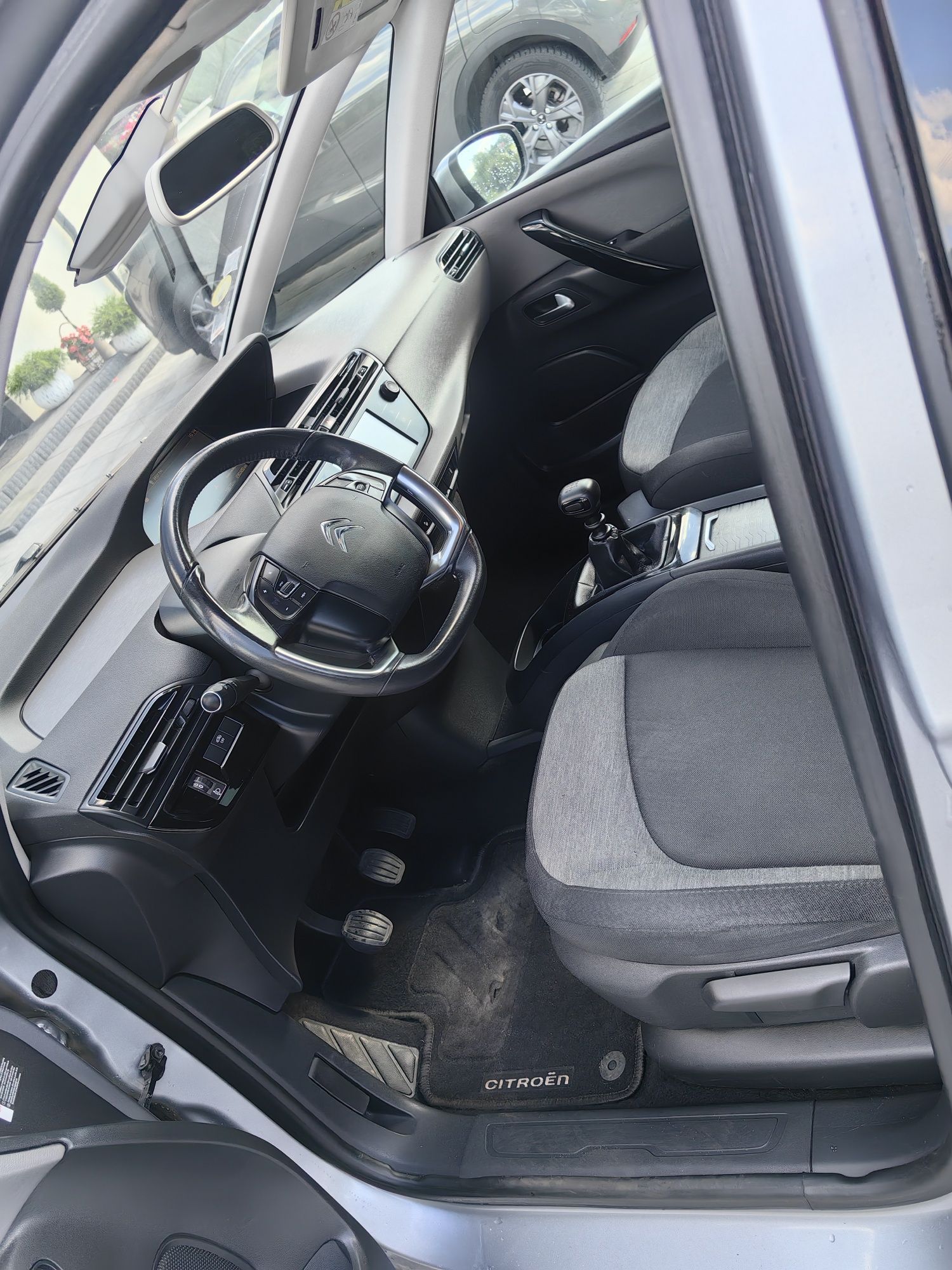 Citroen C4 Spacetourer  7 miejsc 1.6 hdi 120 koni duży wyświetlacz kol