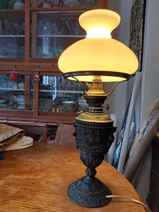 Candeeiro ,em bronze electrificado kosmos brenner seculo XIX