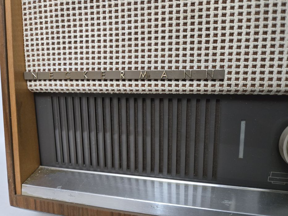 Rádio antigo reparado Neckermann