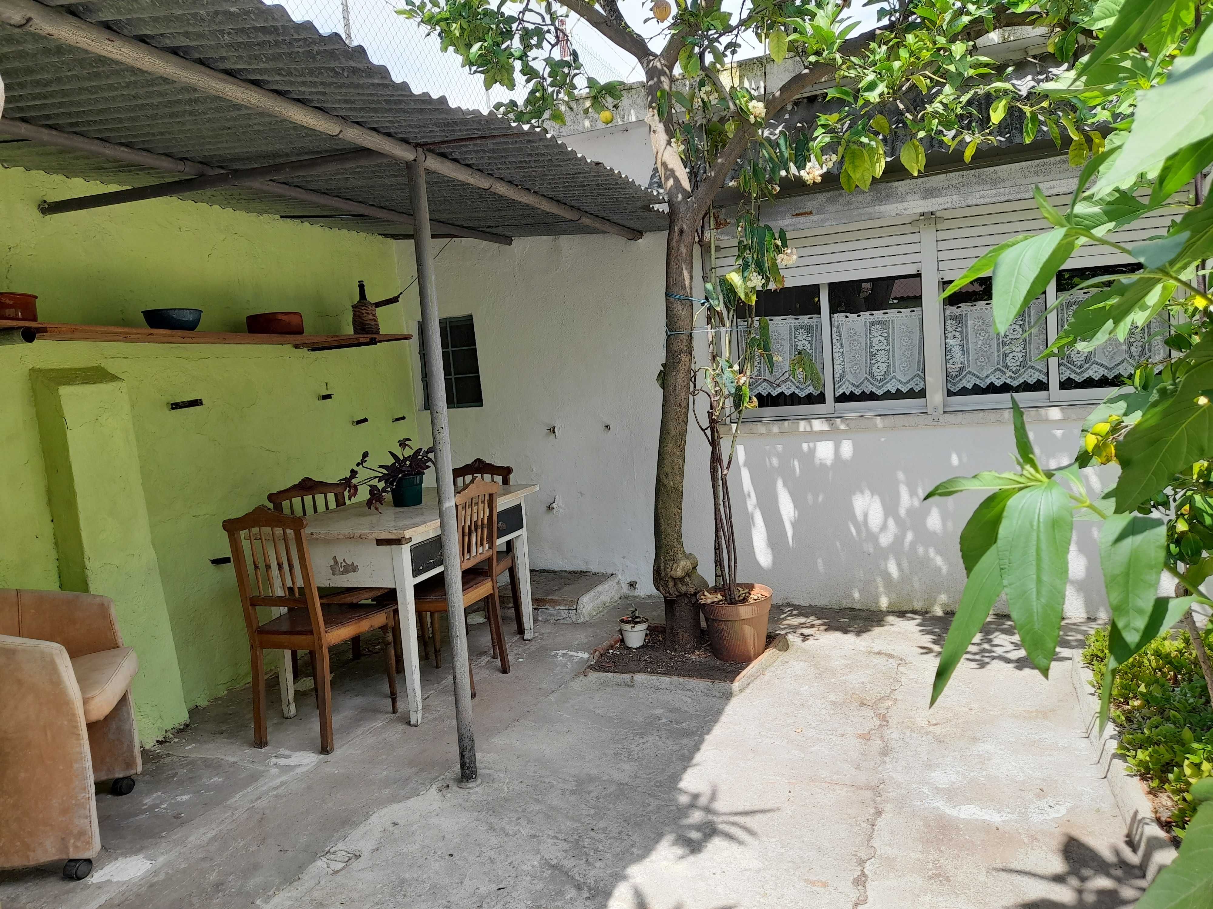 Quartos em vivenda renovada. Só raparigas estudantes e professoras.