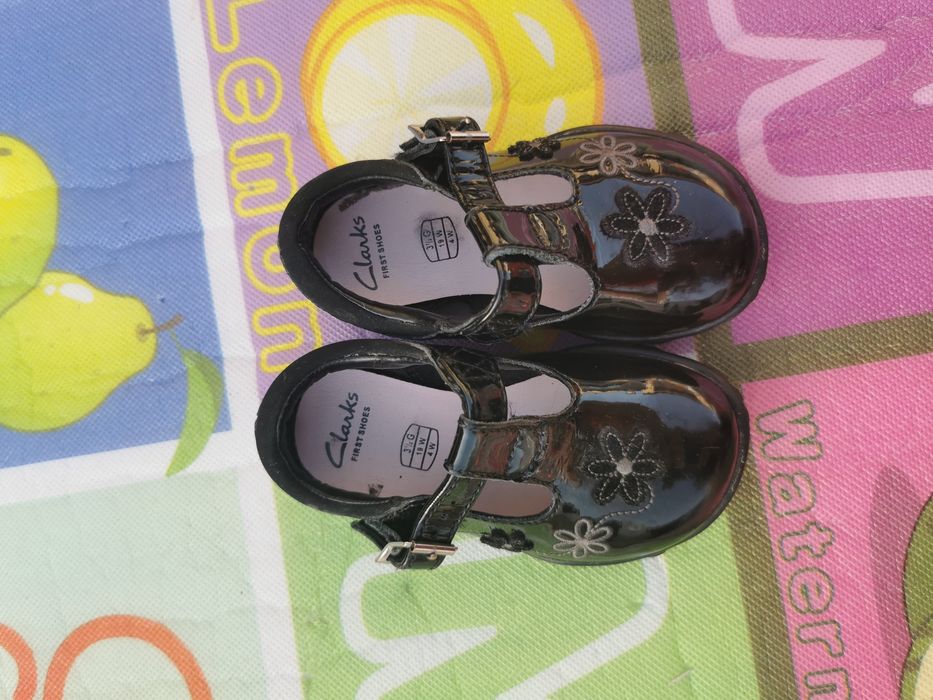 Skórzane lakierowane półbuty balerinki Clarks skóra naturalna 19 20