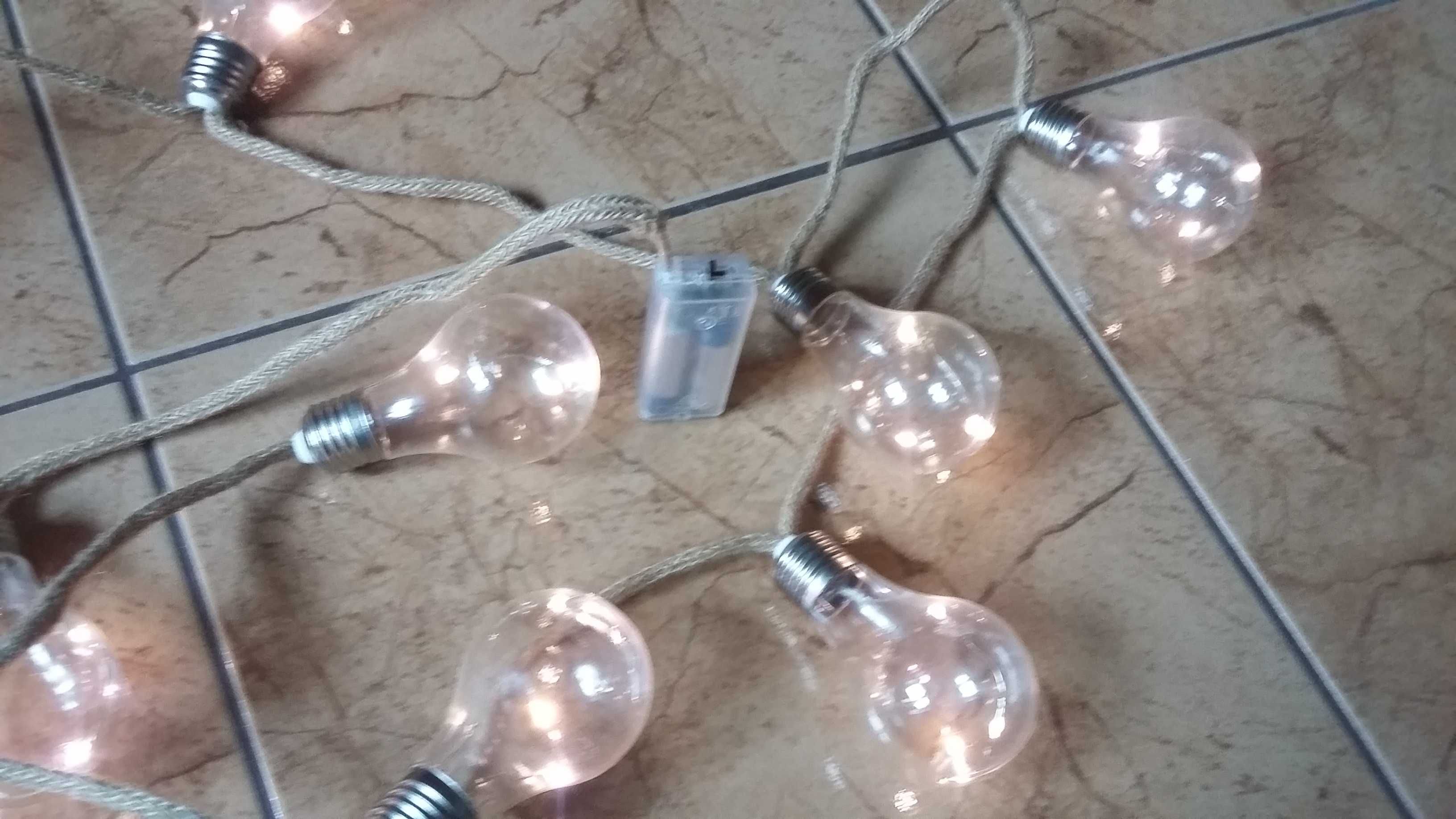 Lampki, zarowki powiązane sznurem ozdobne