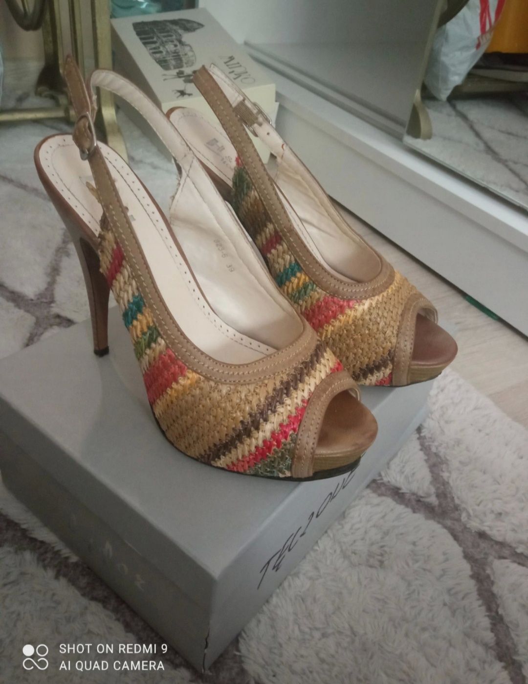 Buty z odkryta pięta