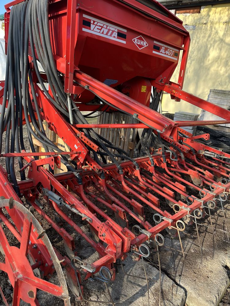 Kuhn Venta 3-4m pneuamtyczny