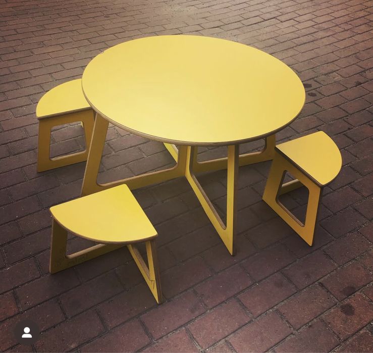 Столик з стільчиками