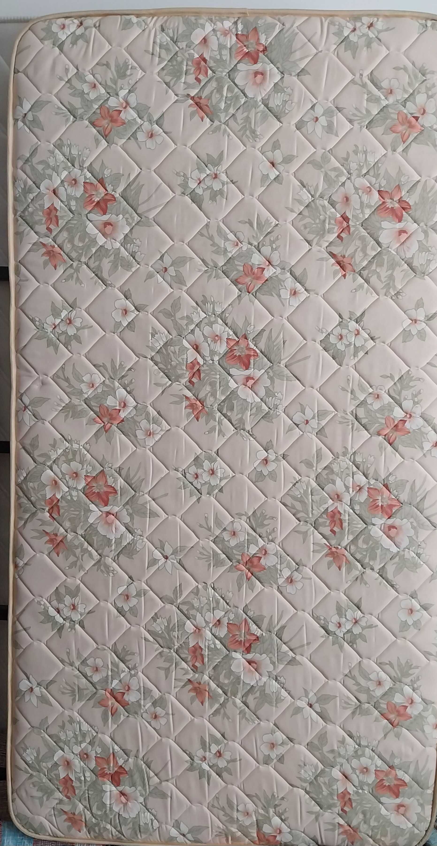 Cama completa c/ colchão e estrado