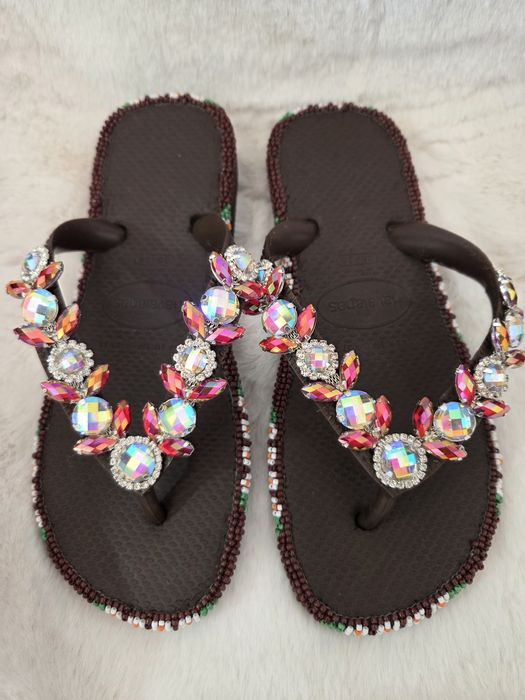 Havaianas personalizada com missanguinhas