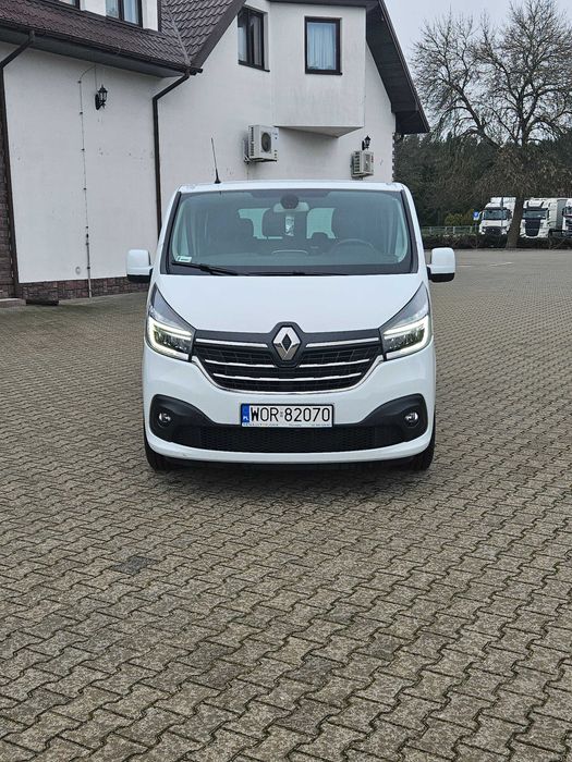 Renault Trafic 9 osób  jak nowy Full FV 23%