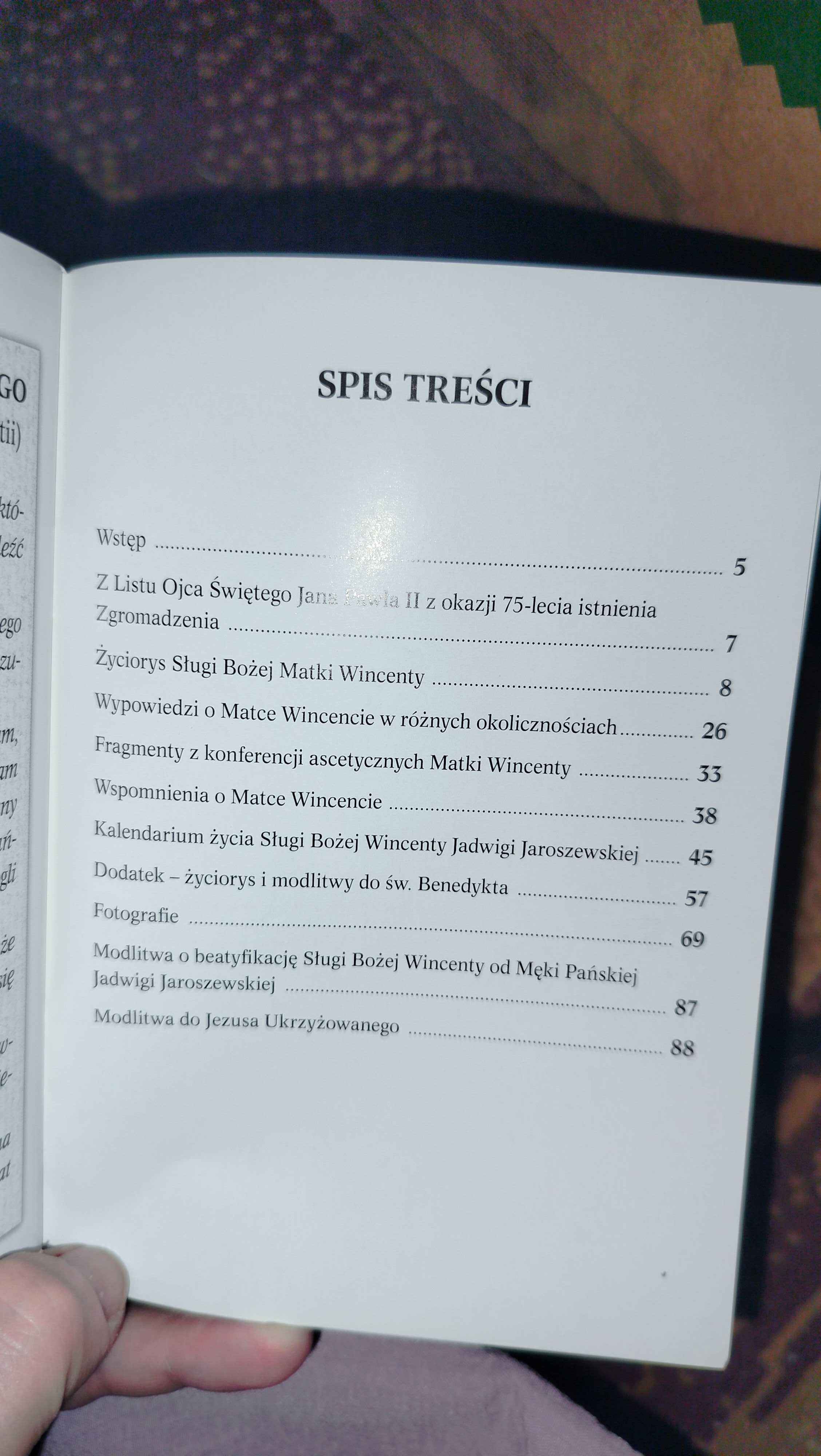 Książeczka Siostry Benedyktynki Samarytanki Stanęła pod krzyżem człowi
