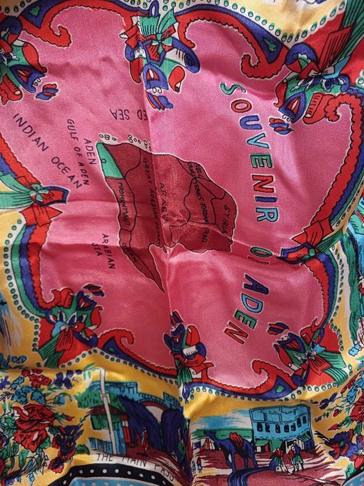 Vintage apaszka „Souvenir of Aden” – orientalny wzór, wielbłądy, mapa