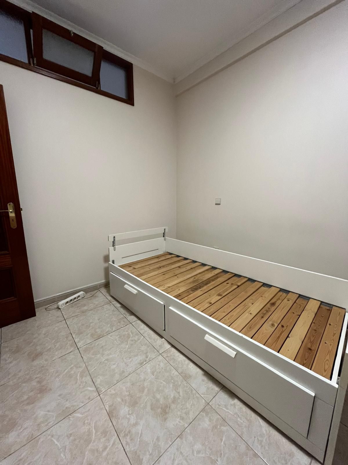 Cama individual/dupla c/2 gavetas branca e estrado 80x200 cm