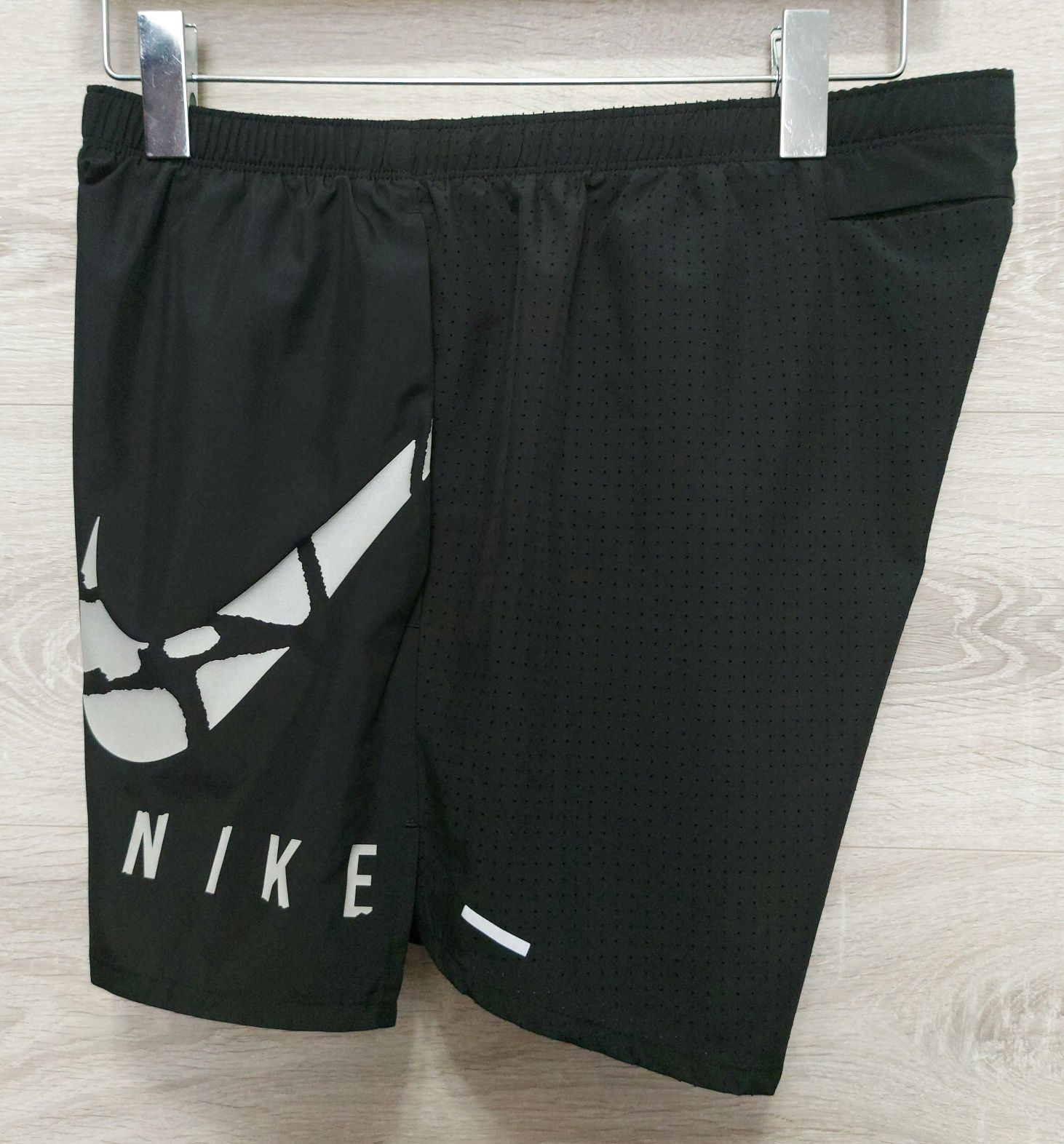 Шорты Nike Dri Fit Running Division. Футболка Nike Dri Fit Miler Top