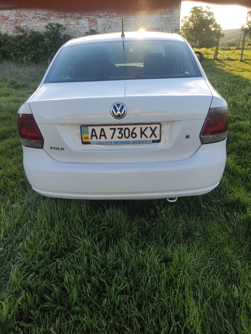 Продам автомобиль Volkswagen Polo 2011 года