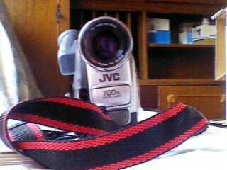 Продам японскую видеокамеру jvc GR-FX16e, приближает в 31 раз!