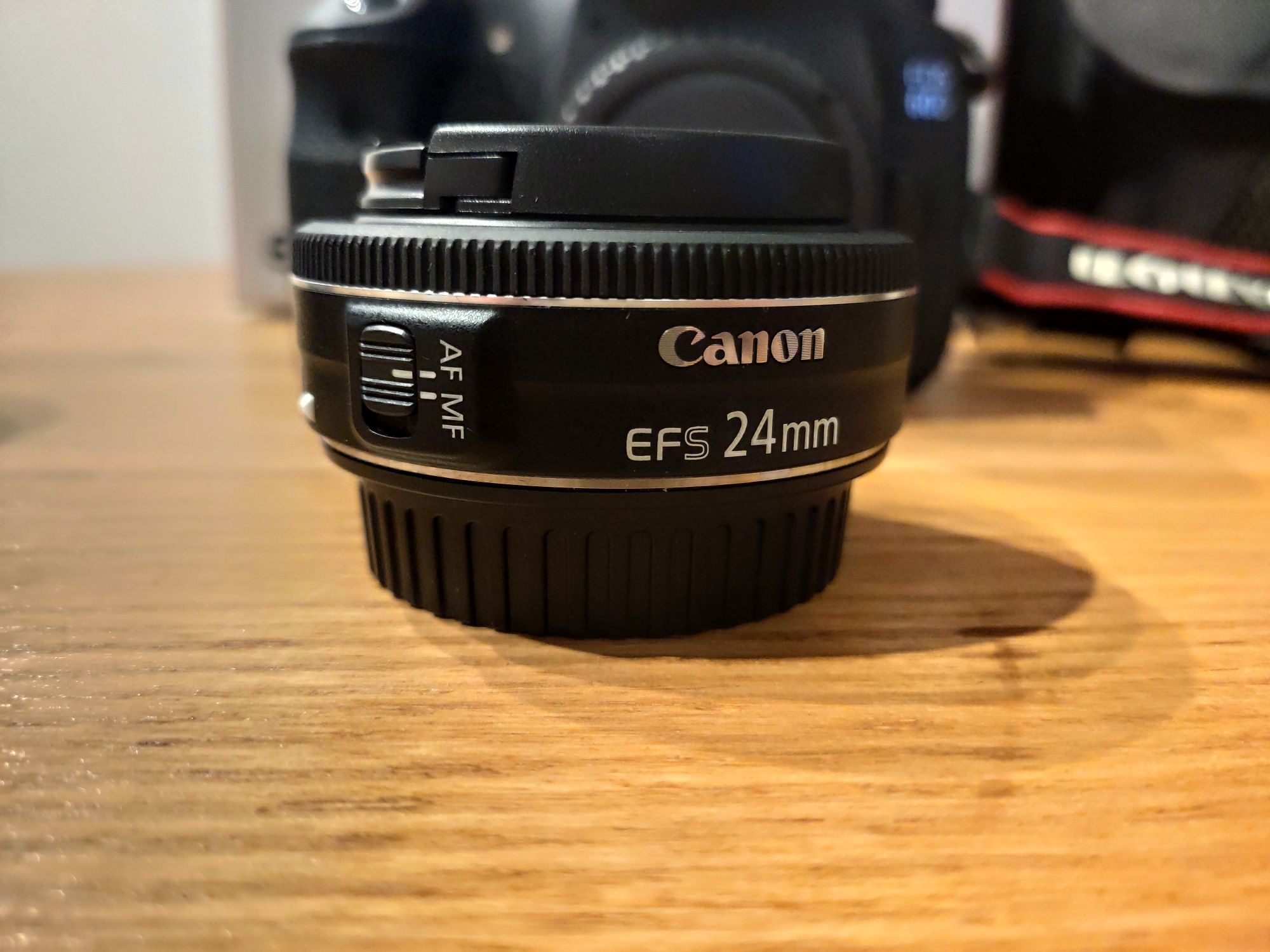Canon EOS 60D, 2 obiektywy, lampa błyskowa, torba