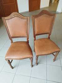 2 Cadeiras em madeira
