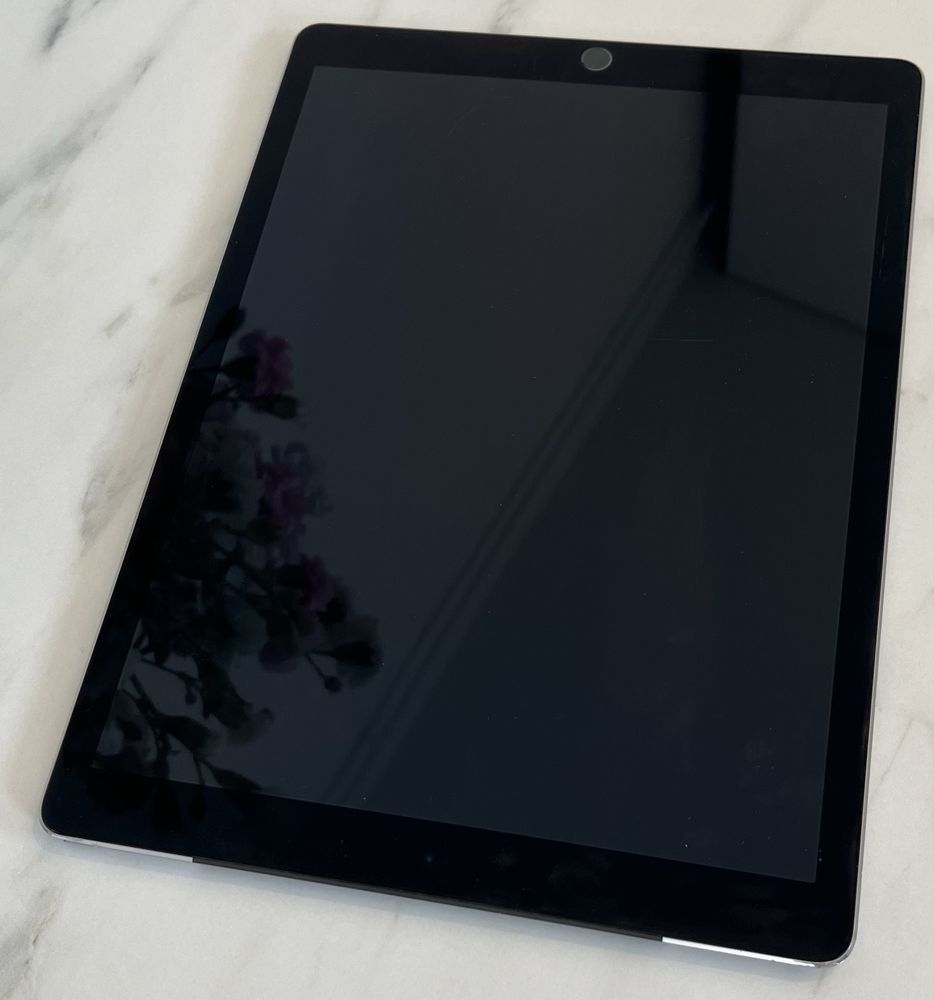IPad Pro (12.9 inch) A1652 w dobrym stanie, wszystko działa