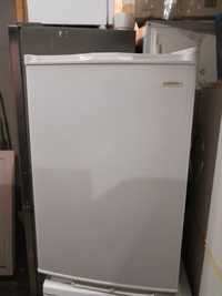 Срочно продам холодильник liberton 85cm.