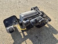 Компрессор пневмы BMW E70 E71 X5 X6 компресор подушок БМВ Е70 Е71 Х5 6