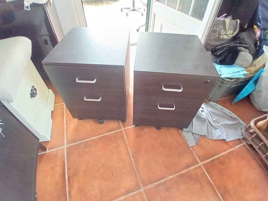 Blocos de gavetas em madeira