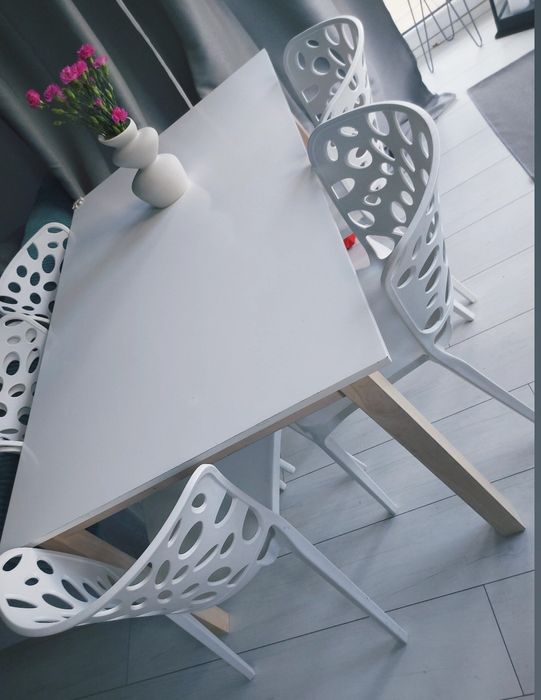 Stół biały rozkładany