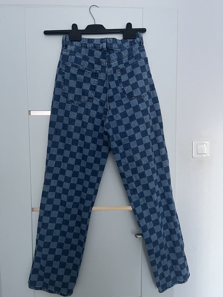 jasnoniebieskie jeansy z prostą nogawką w szachownice H&M S