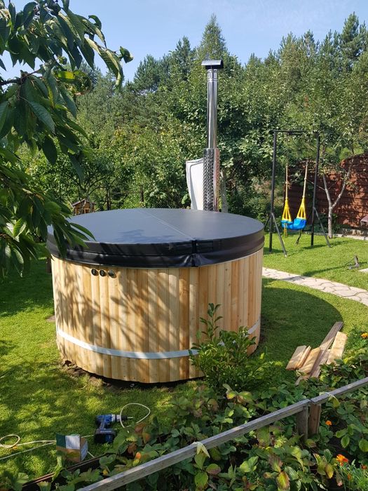 Jacuzzi ogrodowe z hydromasażem