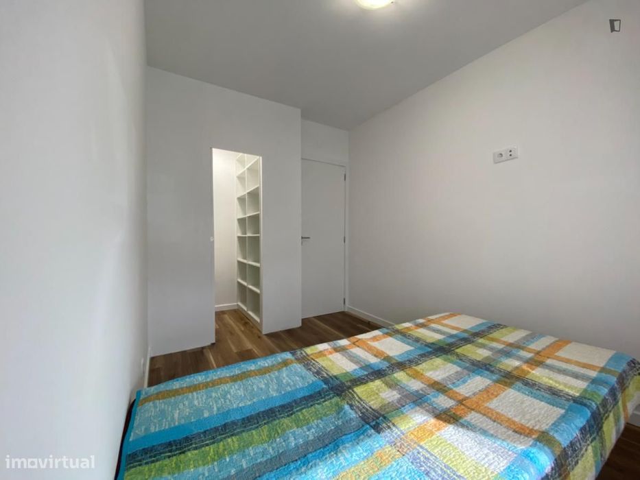 Quarto - localizado em Ramalde Porto