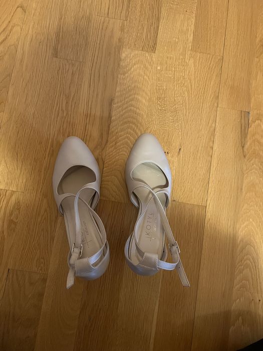Perłowe buty ślubne Kotyl r. 38 obcas 7,5cm