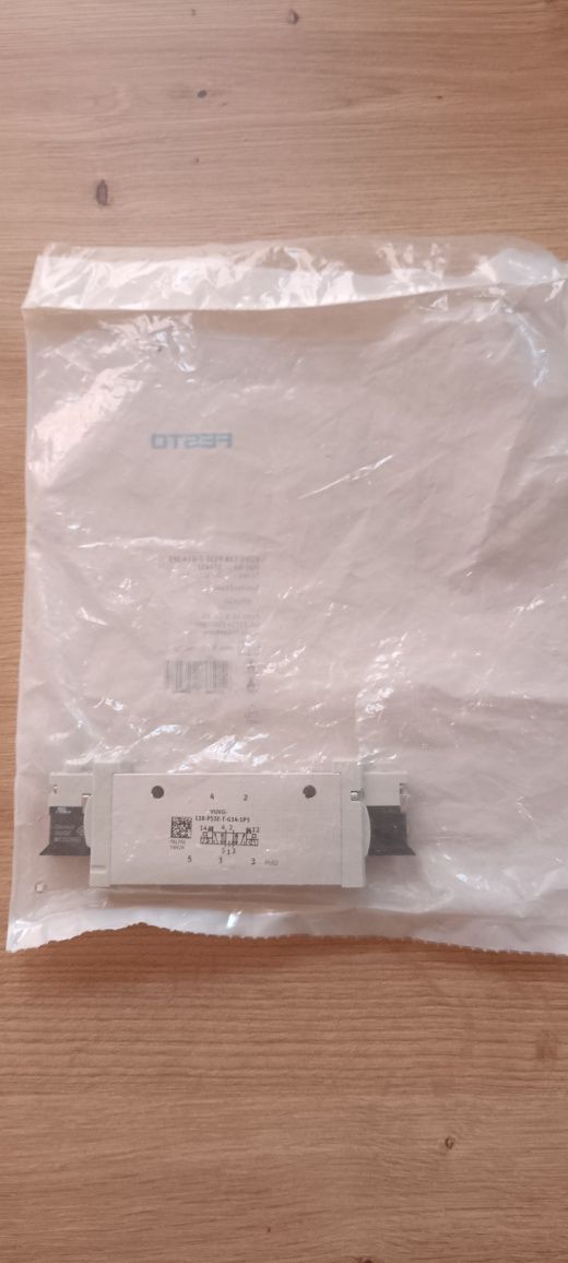 Elektrozawór Festo VUVG-L18-P53E-T-G14-1P3