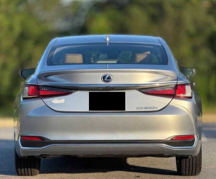 2022 Lexus ES 300h
