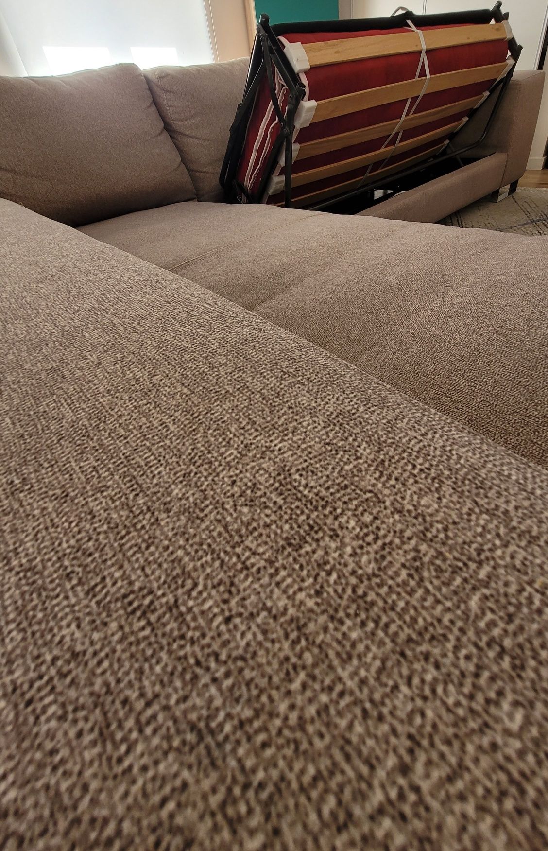 Sofá Chaise Long c/ cama e arrumação